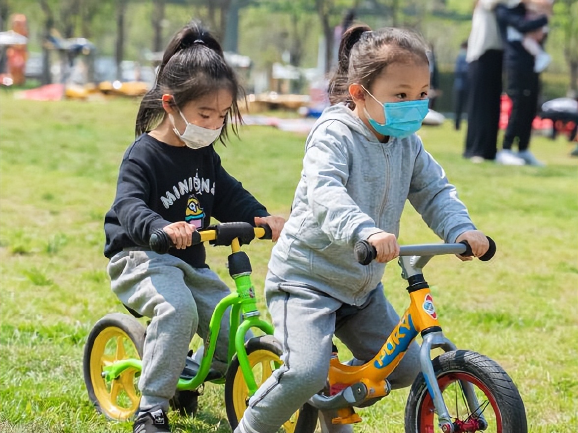 骑行打卡景点,湿地骑行观风景