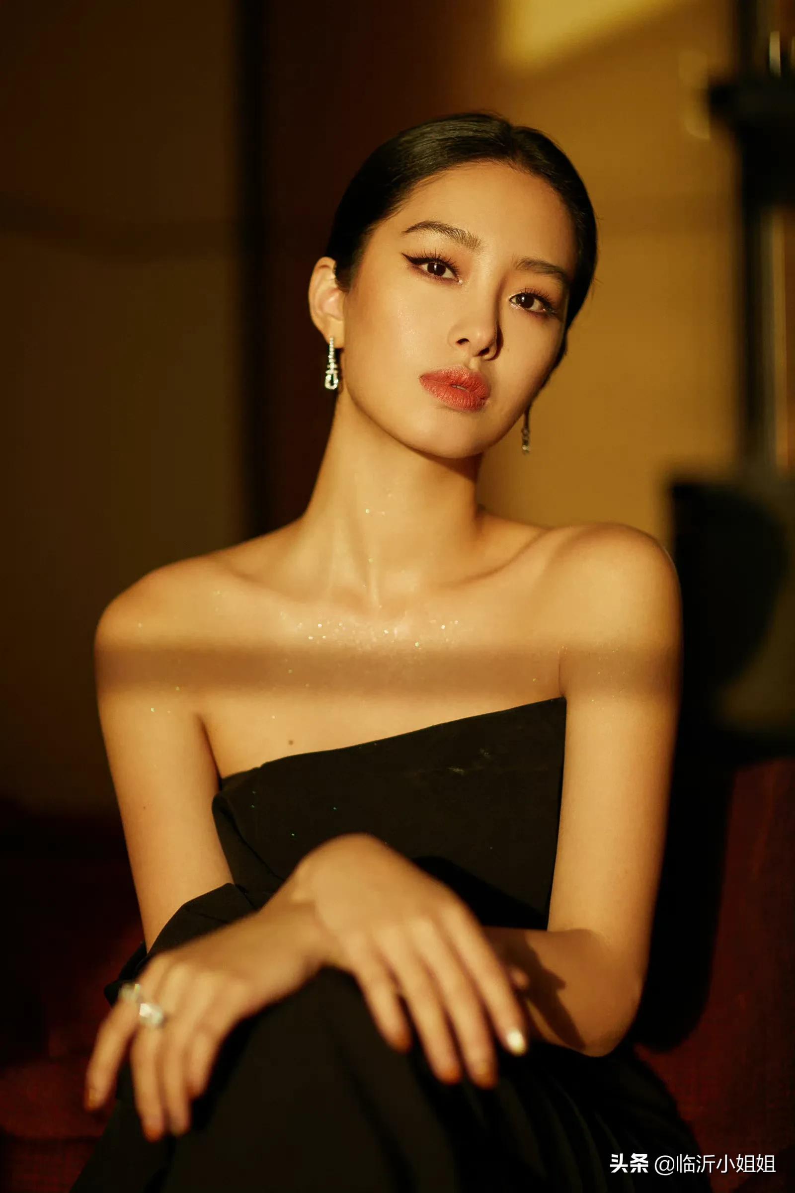 杨采钰惊艳写真图片,杨采钰惊艳写真照片