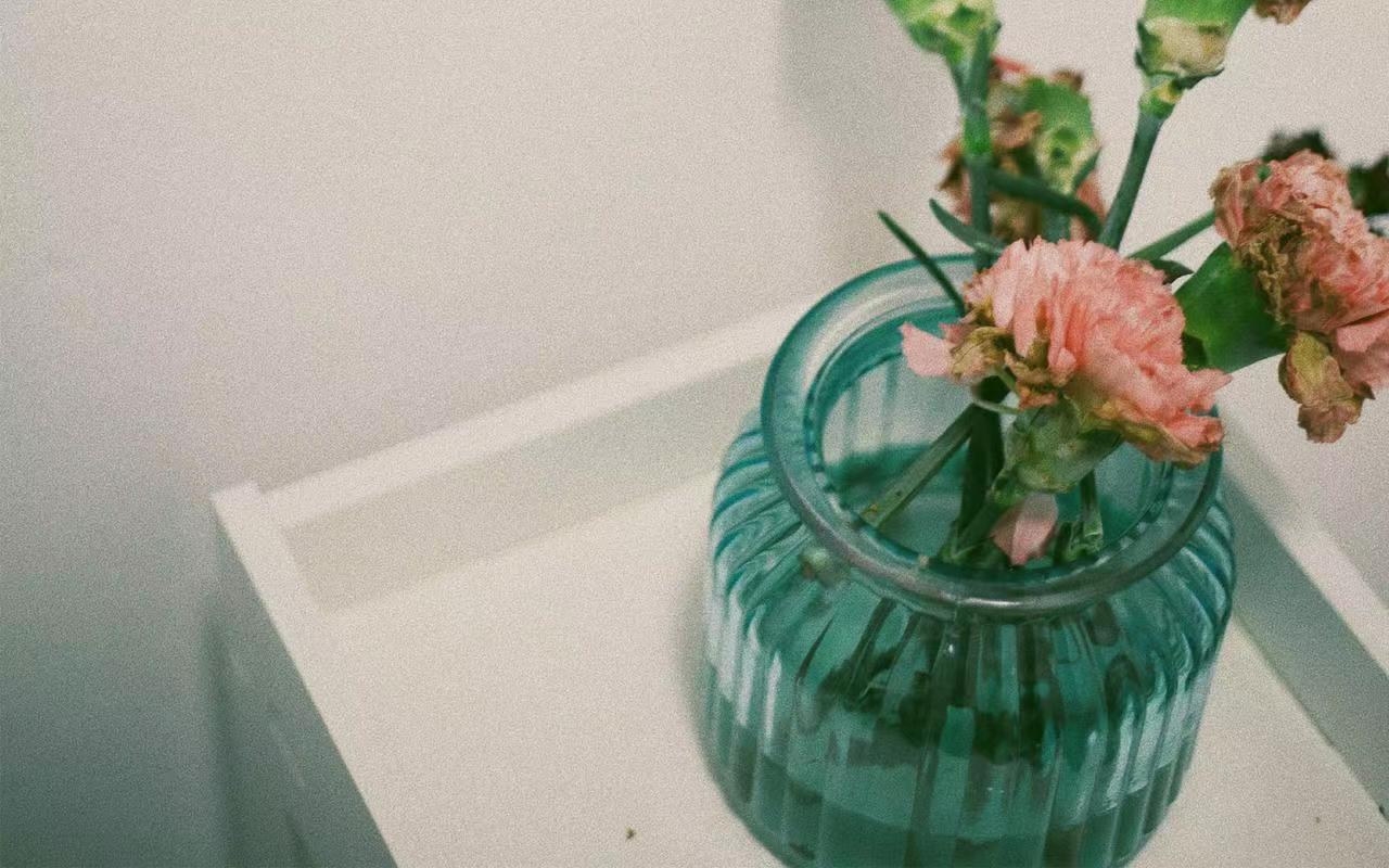 男人生气不理你你怎么给他发信息,当男人不理你怎么做才是最正确的