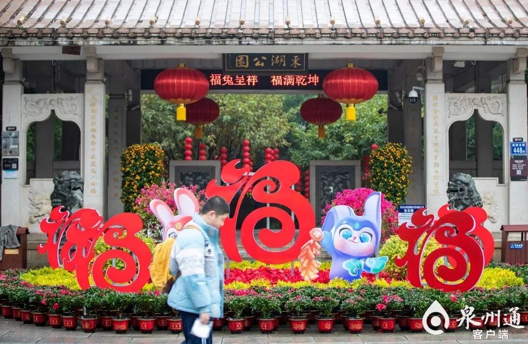 新春走基层年渐近年味浓,新春走基层石头村高挂迎客来