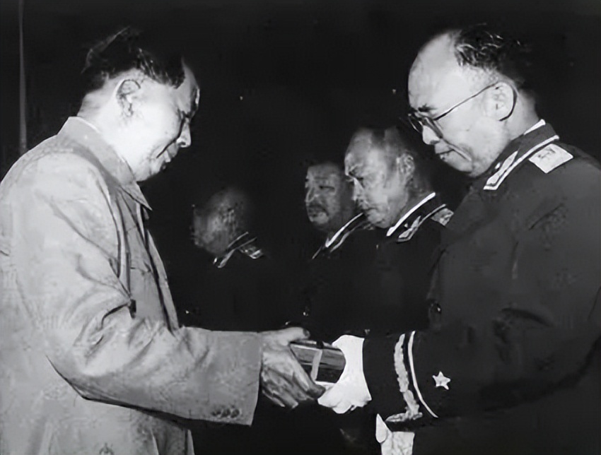 十大元帅与十大将中的五虎将,十大元帅和十大将军分别是谁