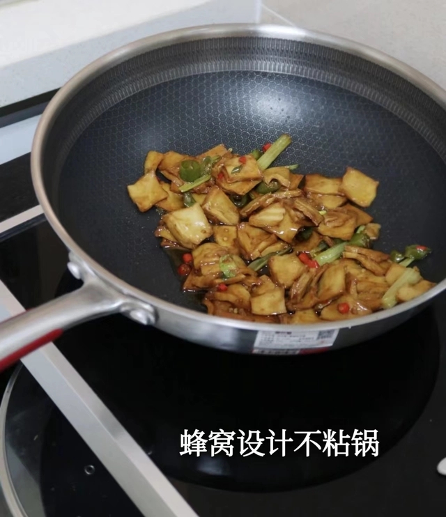 一把炒锅干10年,靠0涂层爆火,康巴赫成功的秘诀是什么呢?