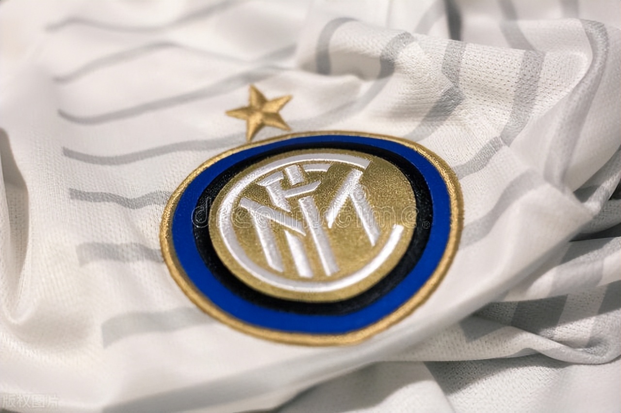 喜迎世界杯冠军,腕上百万名表意外出境,张氏父子的苏宁是强是肉