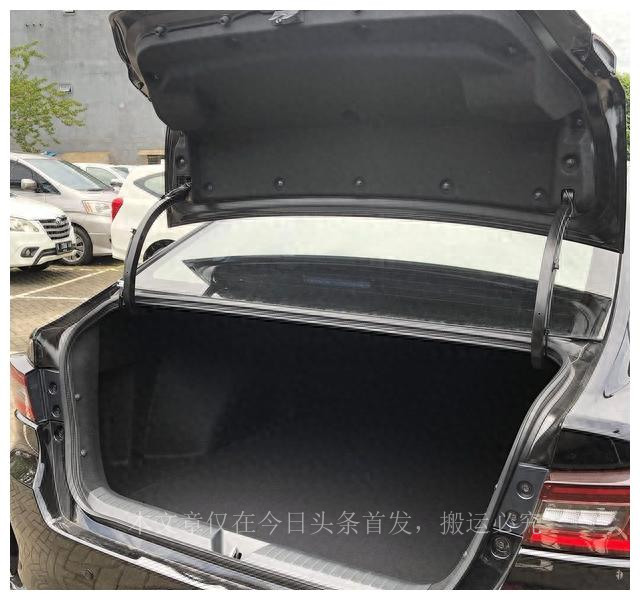 全新丰田威驰实车曝光，颇有凯美瑞的感觉，换装混合动力系统