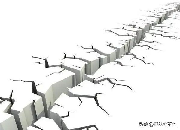 韩国梨泰院万圣节“百鬼夜行”,人挤人当场闷死,现场如人间炼狱