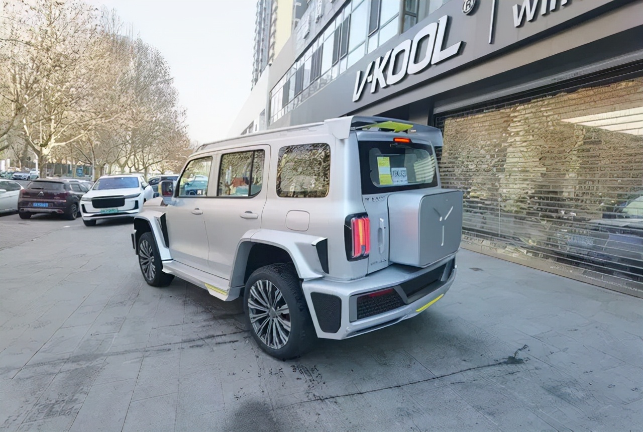 年前提车的幸运儿，赛博坦克挂牌上路！9万多的排面你看值吗？