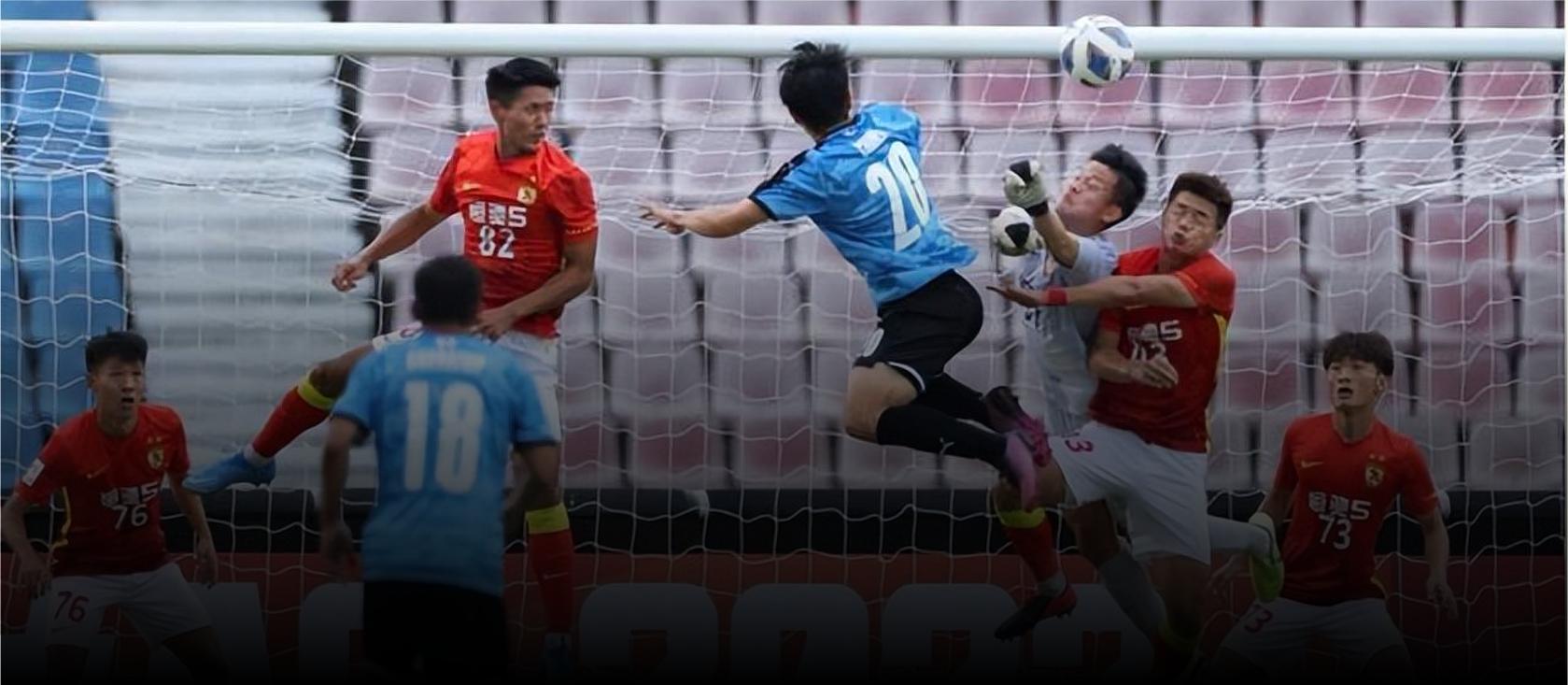 球场内外纠缠不休，遮蔽了中国足球的最棘手难题｜文化纵横