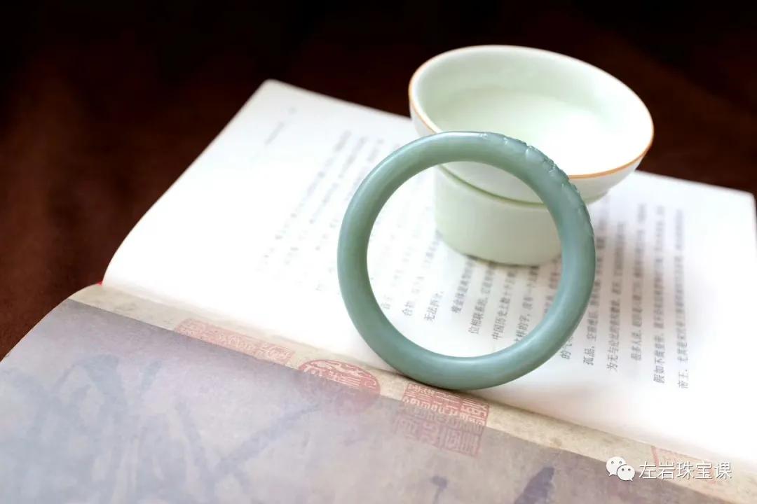 玉镯怎么挑选适合自己,买玉镯怎么选才正确