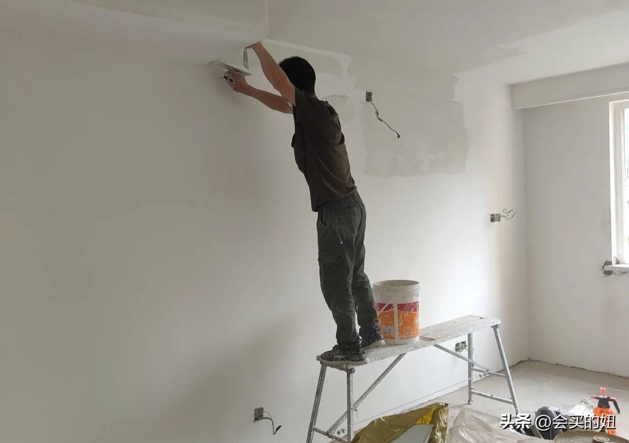 刮腻子怎么避免刷到玻璃上,刮腻子遇到坑怎么办