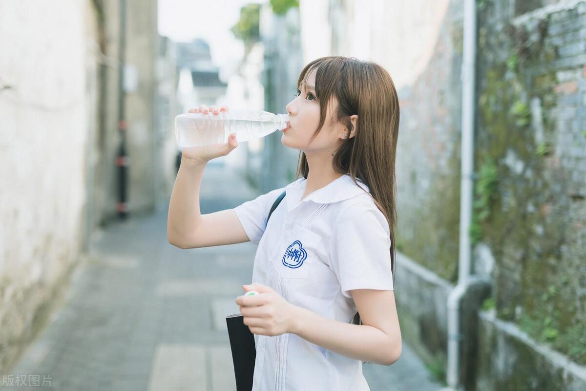 花钱追女人？太low了！高手都是做这5件事，女人听了都要跪舔！