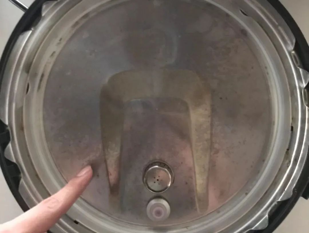 电饭煲的正确使用和清洁方法,电饭煲发热盘下面怎么清理