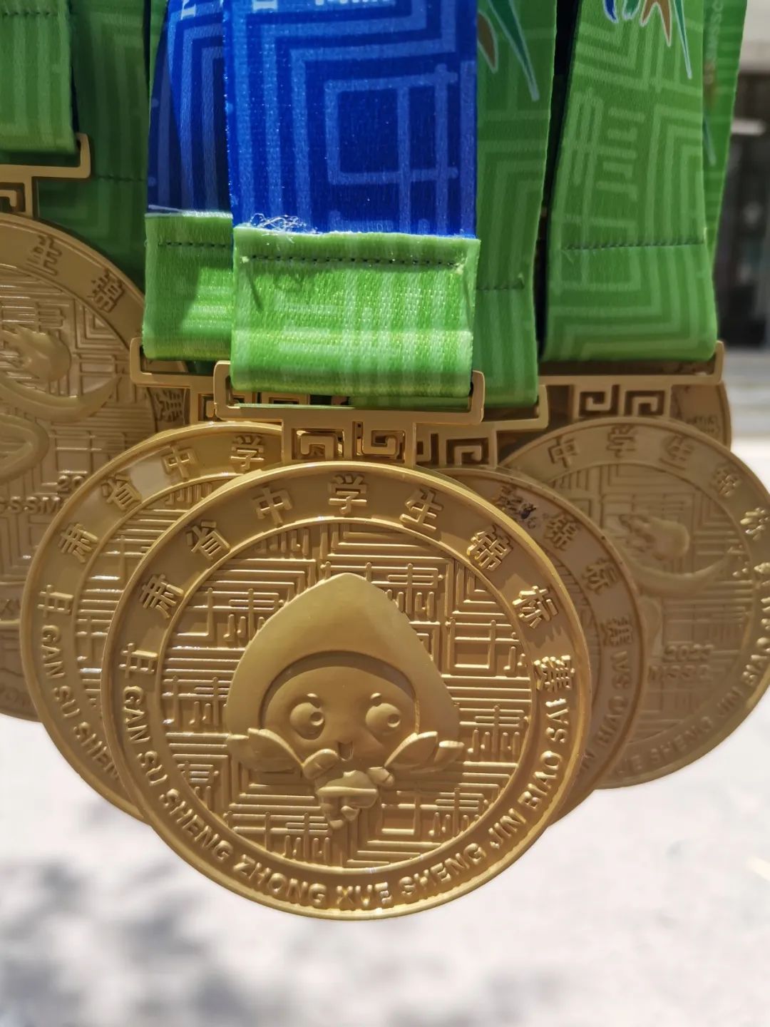 靖远四中女子足球队最火的视频,靖远四中女孩喜报