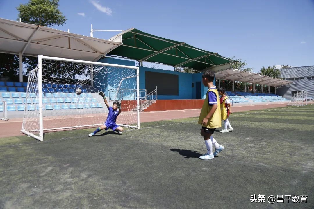 夏令营足球趣味活动,满天星青少年足球夏令营