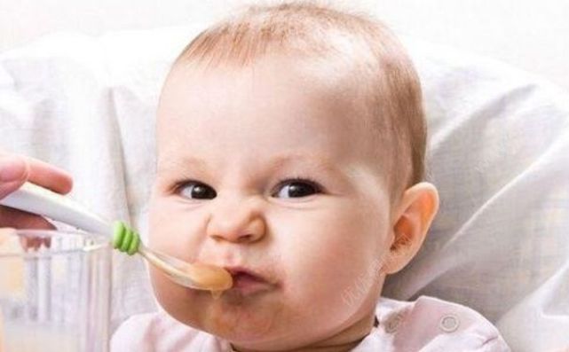 小孩总恶心干呕是什么原因,孩子总是恶心干呕为什么