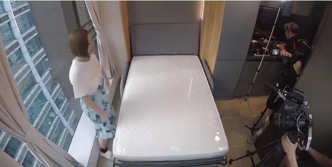 香港1女子因住15平米“豪华住宅”火了，网友：还没我家车库大