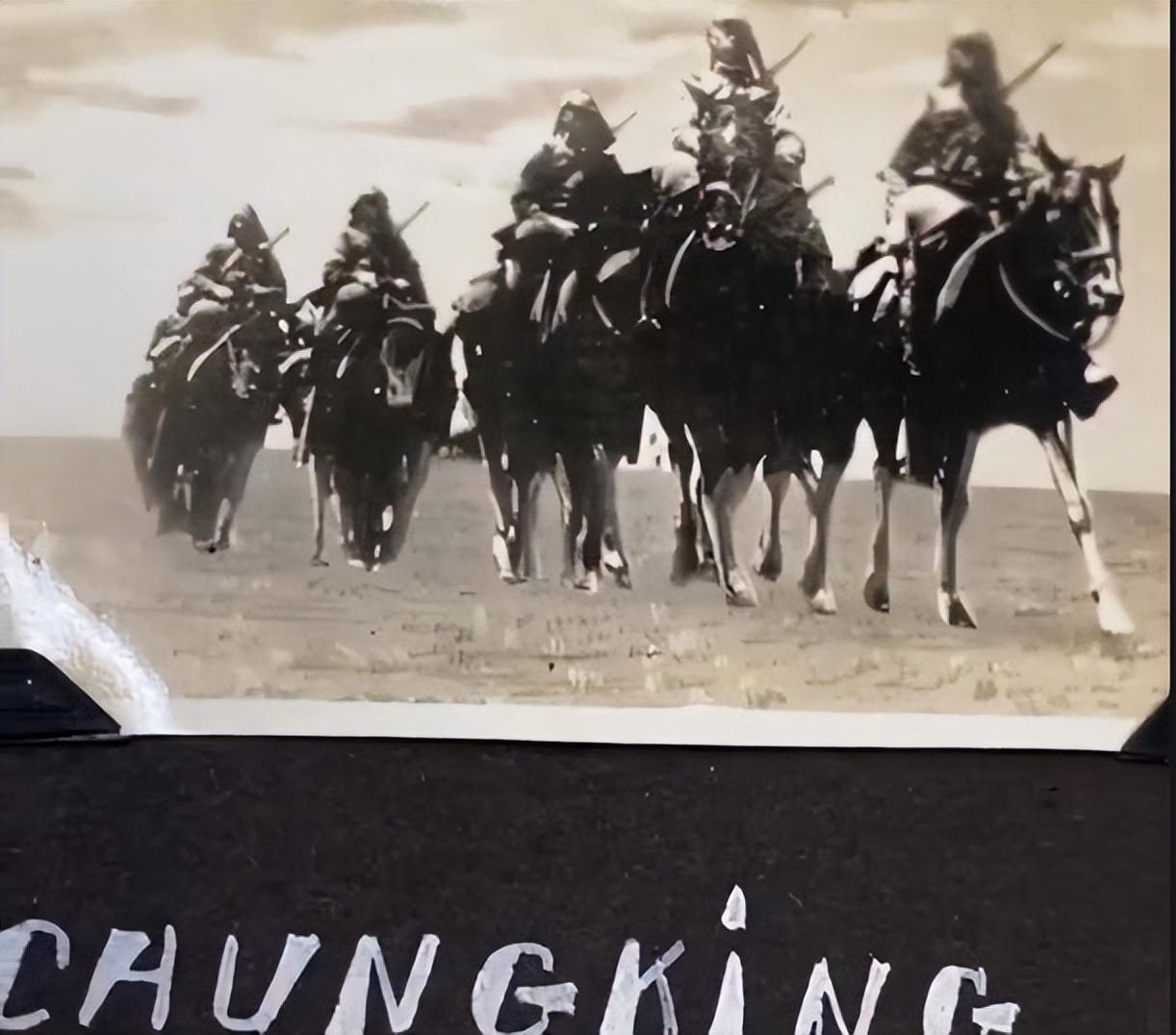 *京大南***杀屠**照片引发全球关注，专家：其社会意义已经超越相册本身