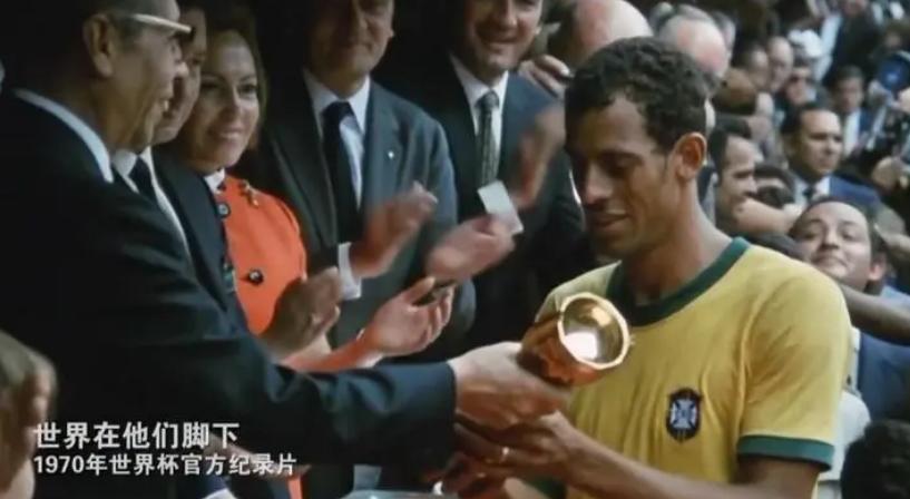 1987年*小平邓**邀请马拉多纳来中国踢球，马拉多纳：没有三亿我不去