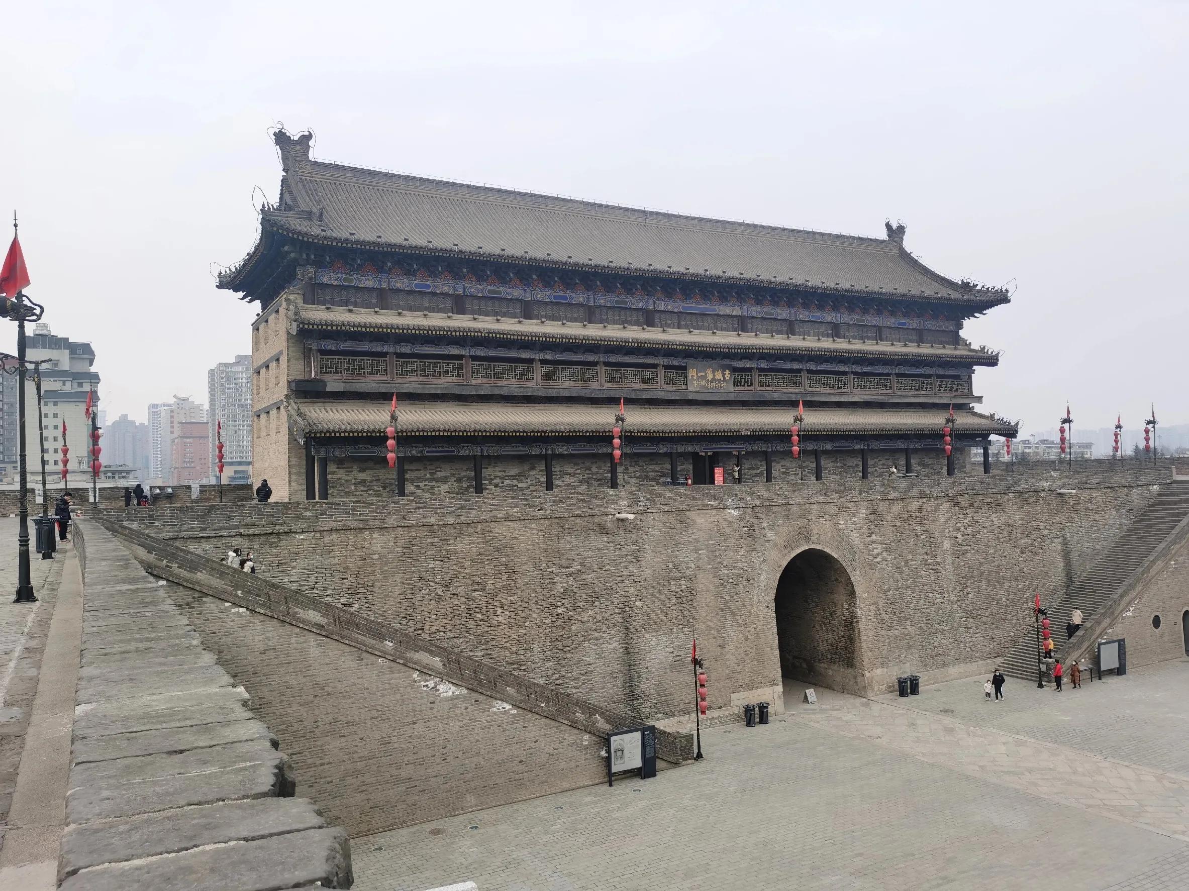 西安城墙城砖为什么是1984,西安城墙的砖全是现代的吗