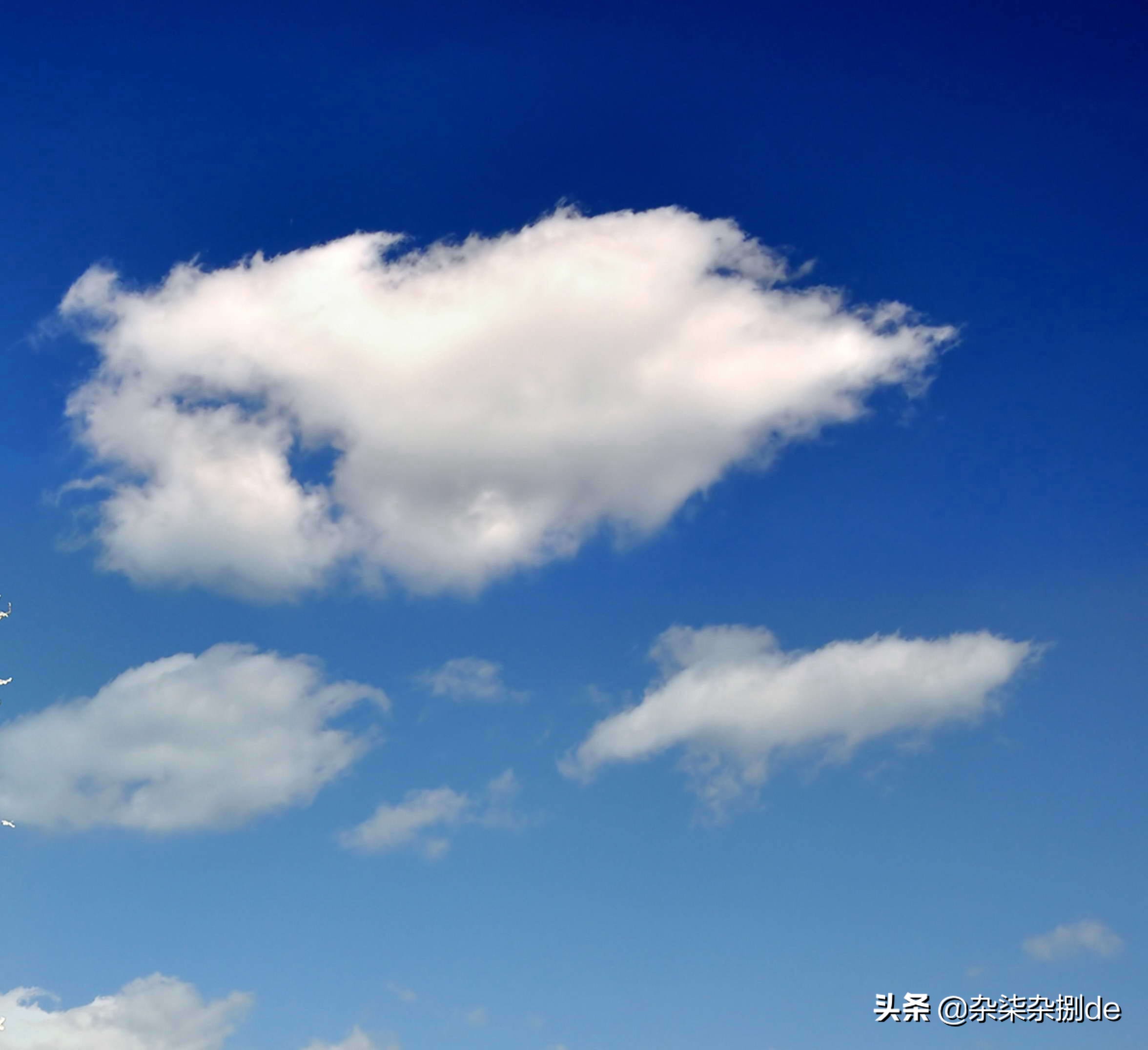 天空背景素材蓝天白云横屏,天空白云小清新背景图