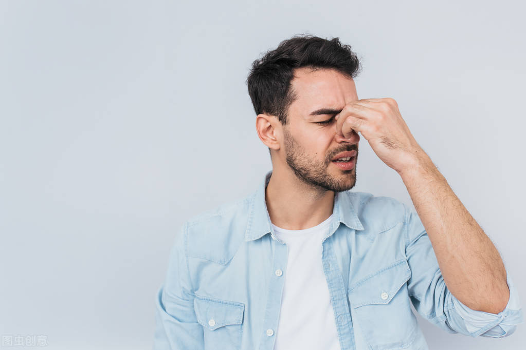 男性尿液浑浊有白色沉淀物,男性尿液浑浊怎么回事