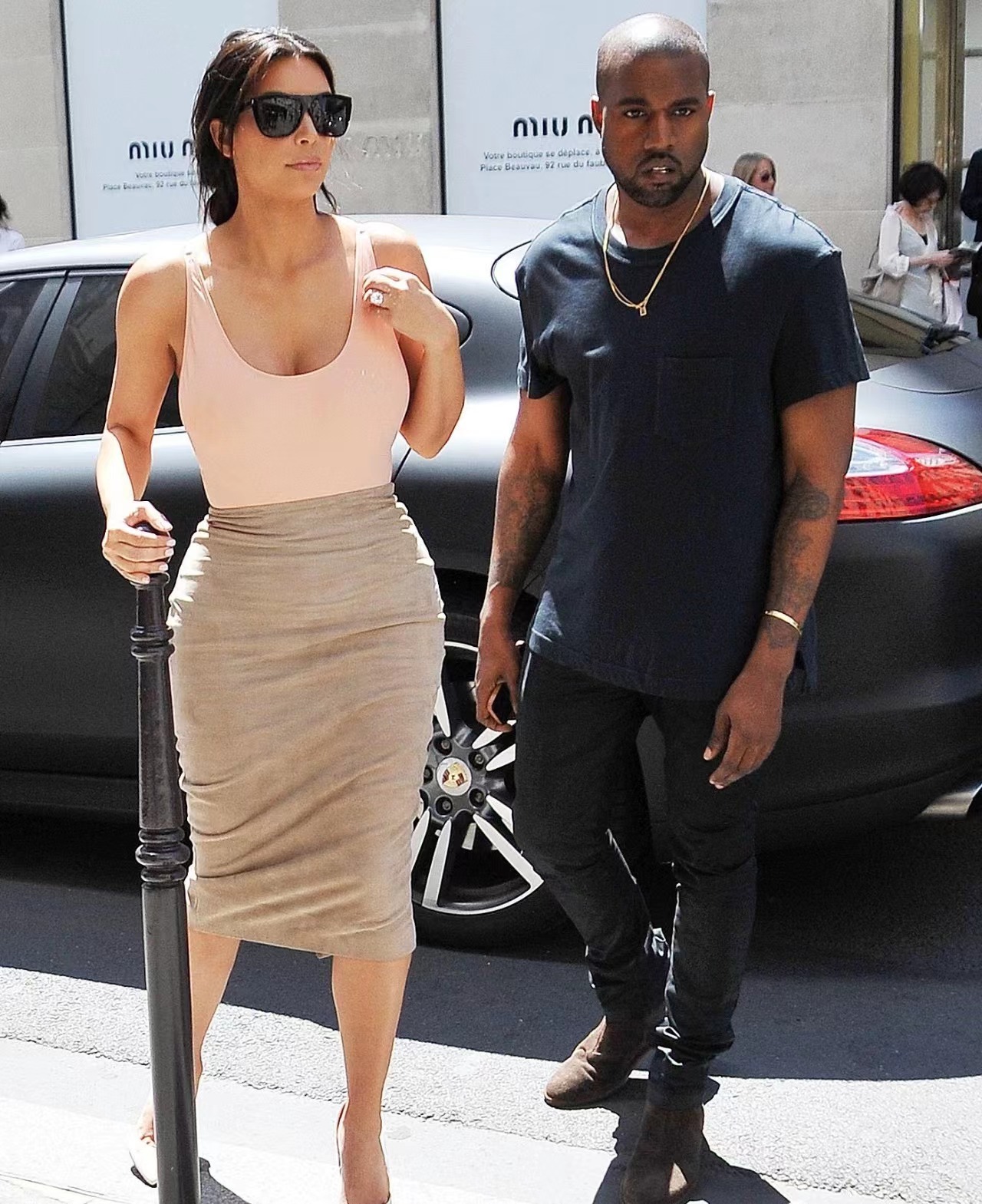 又来作妖了？比起谈恋爱，他只是想找人和自己穿情侣装吧？