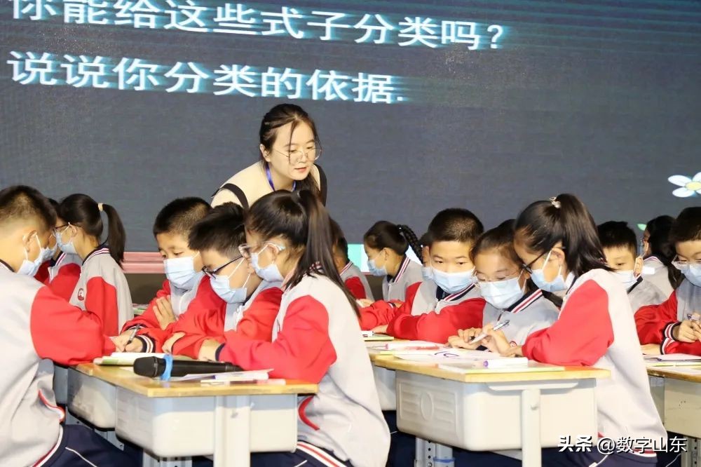 青岛君峰路中学携手莱西市济南路中学开展同课异构活动