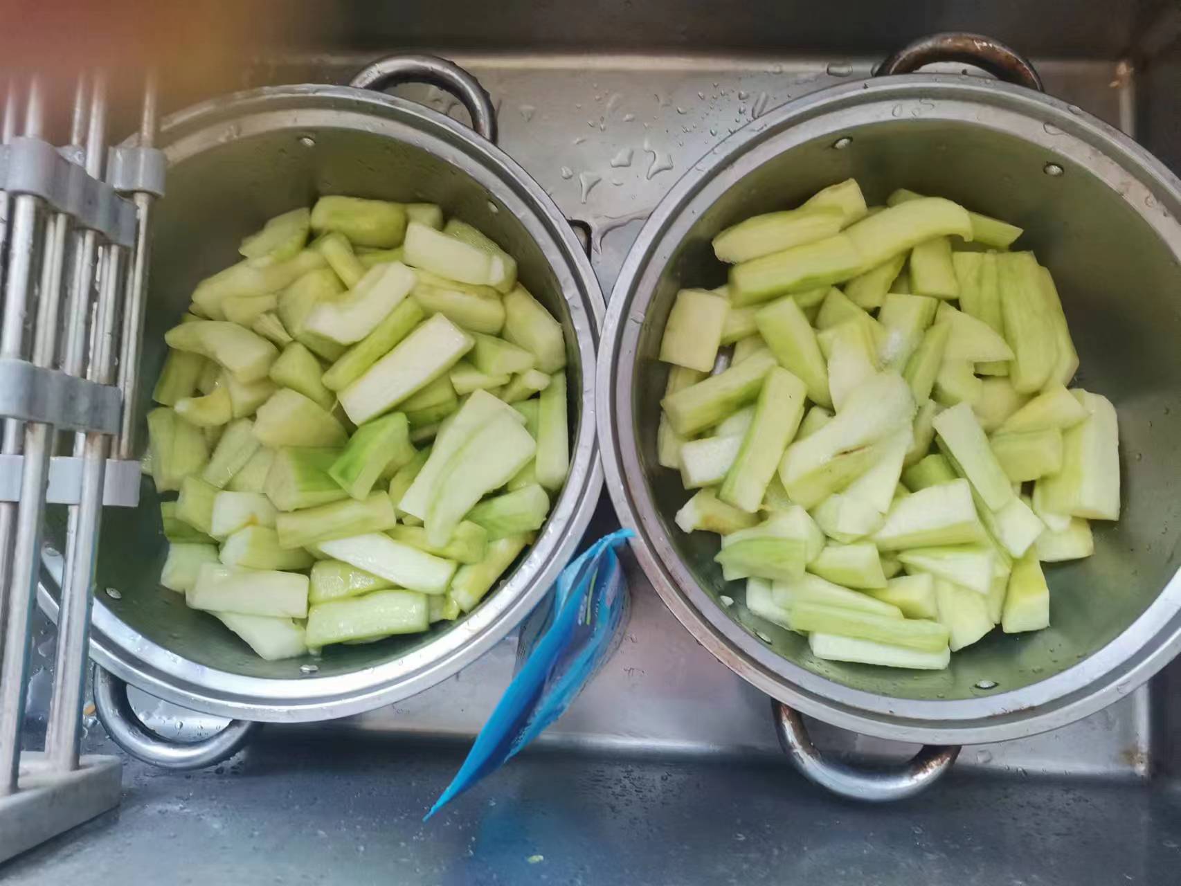 怎么做甜瓜不甜,甜瓜不甜怎么做菜用