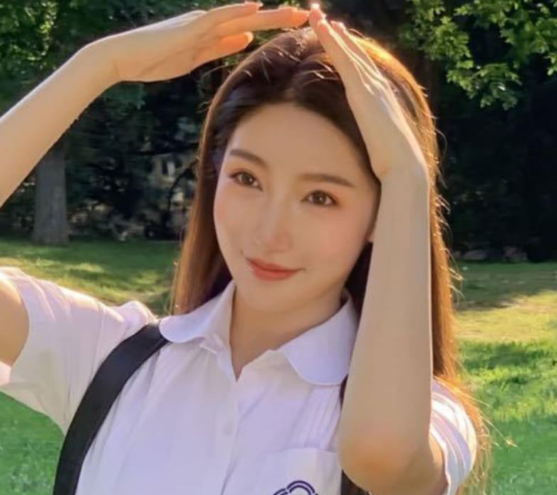 装清纯无辜把吴亦凡送进去，却被闺蜜爆料“身体交易”，一次35万