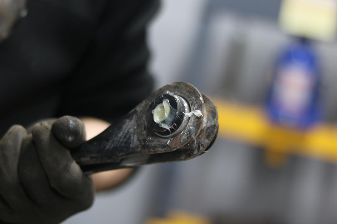 皇冠3.0经典老车翻新复活视频,丰田皇冠13代翻新