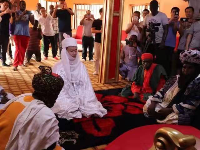 两年前河南小伙意外当非洲酋长，封地百亩老婆随便娶，如今已回国