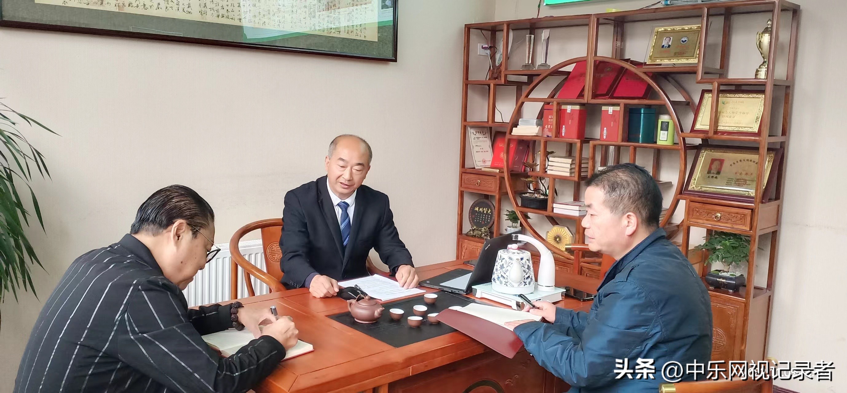 为中医添彩的天地人——记陕西天地人中医研究院院长左都稳