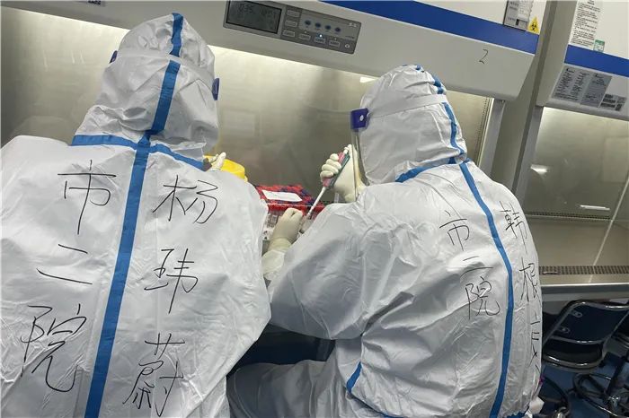 用“火眼金睛”守护平安防线——郑州市二院检验科主任韩根良