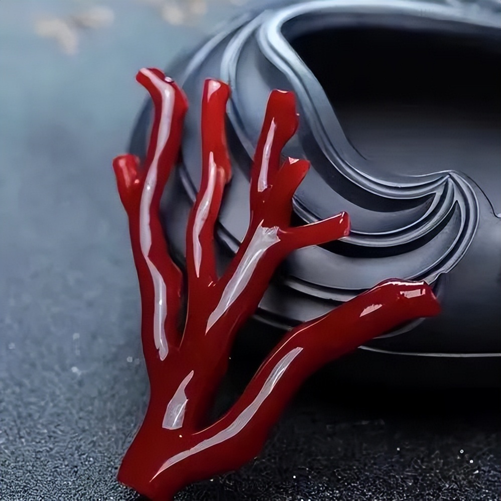 红珊瑚是深海中的千年灵物,深海精灵红珊瑚的万般风情