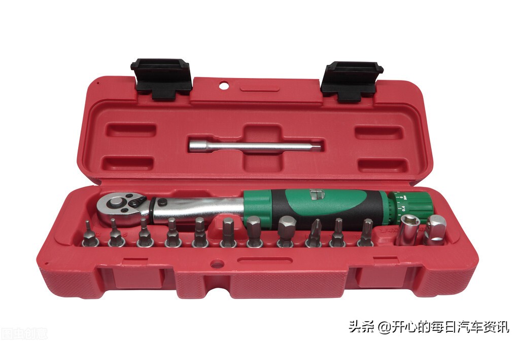 如何自己更换火花塞详细教程,自己更换火花塞要注意什么