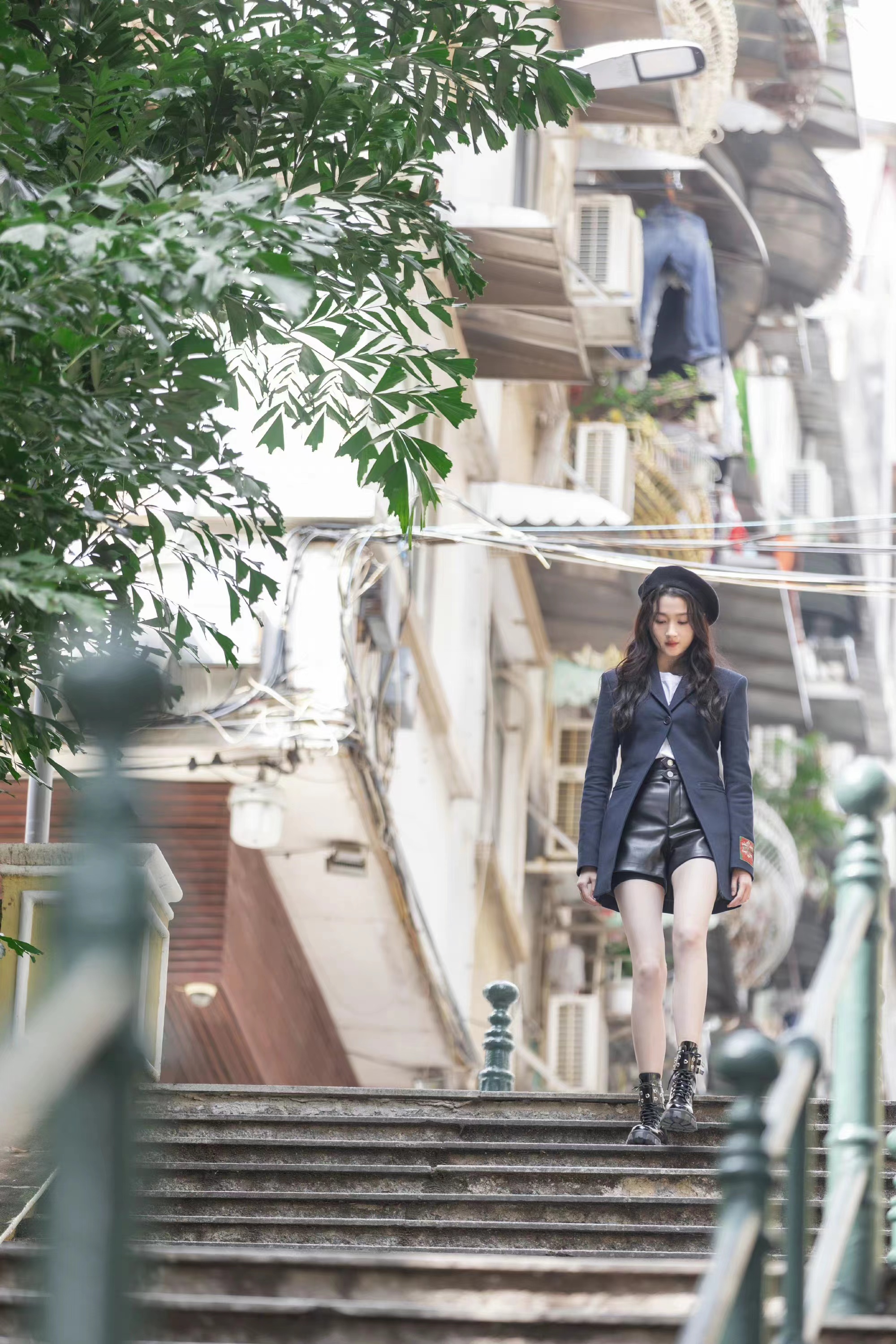 关晓彤出席穿搭,关晓彤皮裤装