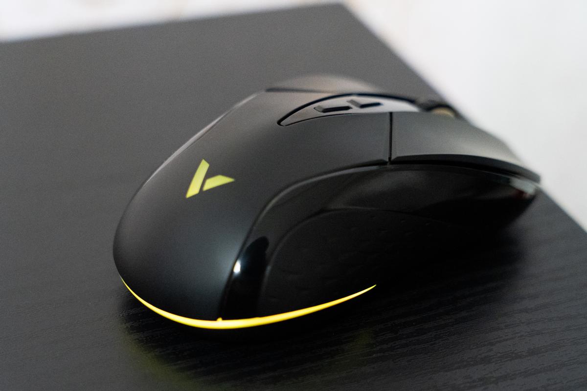 雷柏v30对称式鼠标使用体验,雷柏v30幻彩rgb游戏鼠标详解