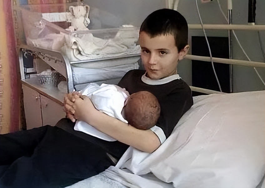 英国13岁男孩喜当爹,13岁英国少年喜当爹结局