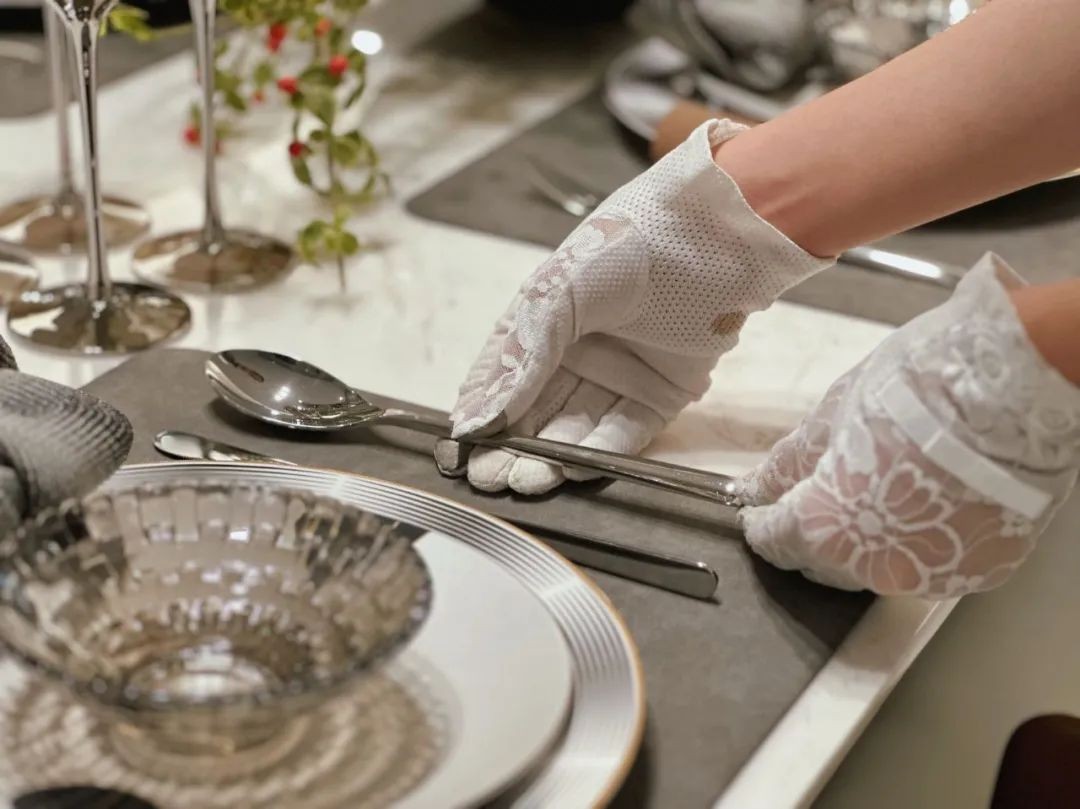 越秀服务,越秀服务创新