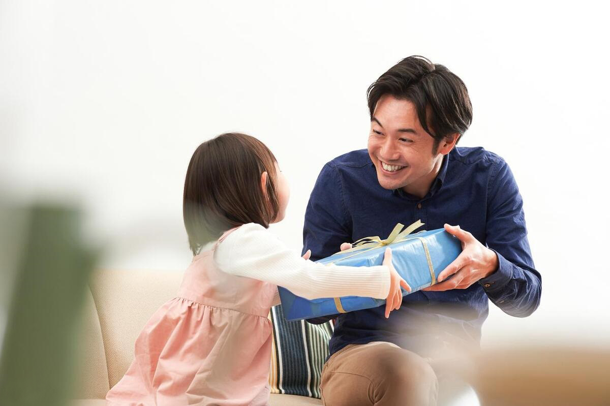 父亲节买东西送什么礼物最好,父亲节送什么不要钱的礼物最好