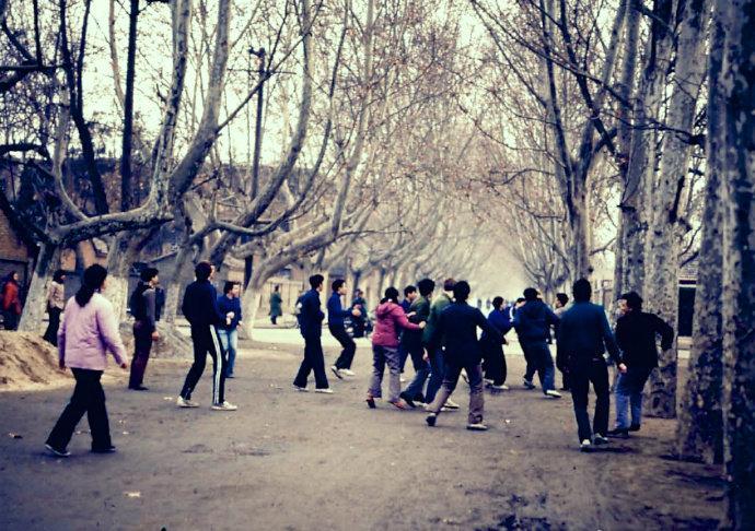 变态的纳粹德国，*光脱**犹太人女人衣服，集体*杀屠**！2