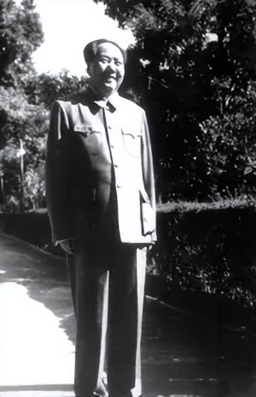 乌克兰悲剧从根上警醒中国，我们再次深刻认识到毛主席的伟大格局