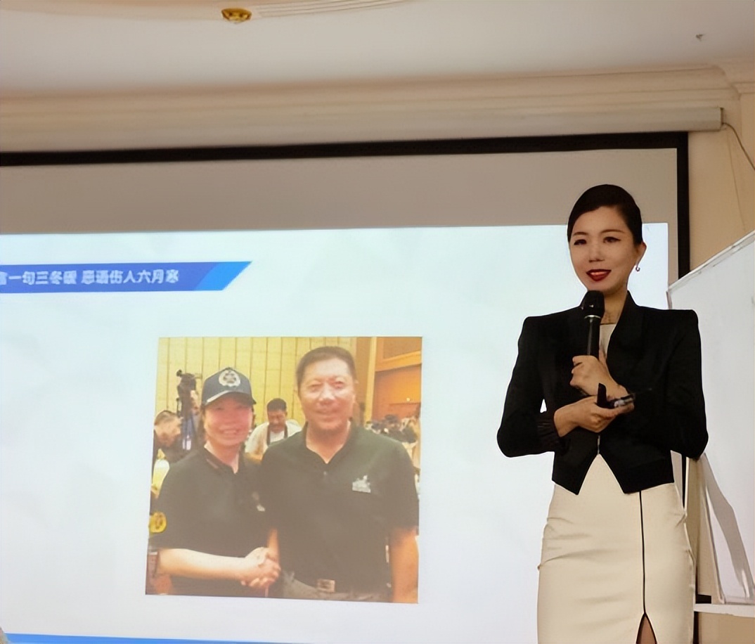 张坤（Queen）老师商务礼仪专家