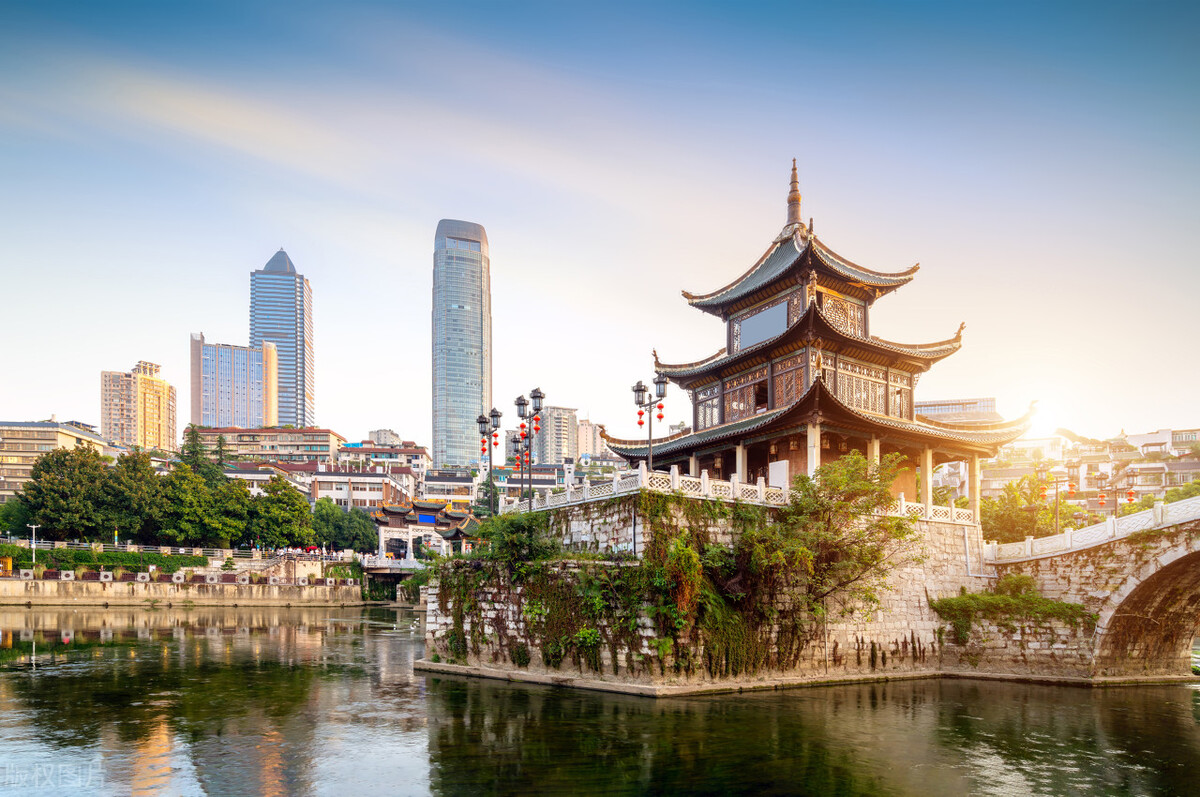 云贵川三地好玩的地方,云贵川附近哪个景点景色最好