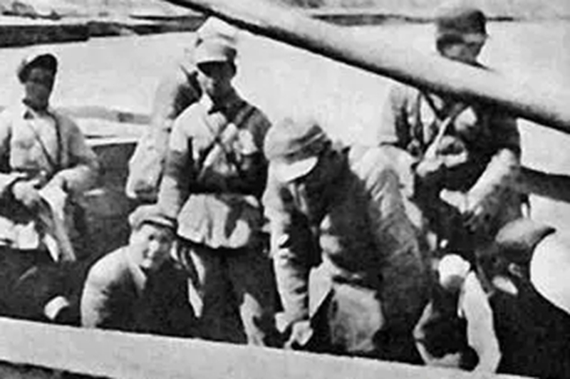 他曾担任中央警卫局副局长,彭老总三次请他当警卫员,都被拒绝