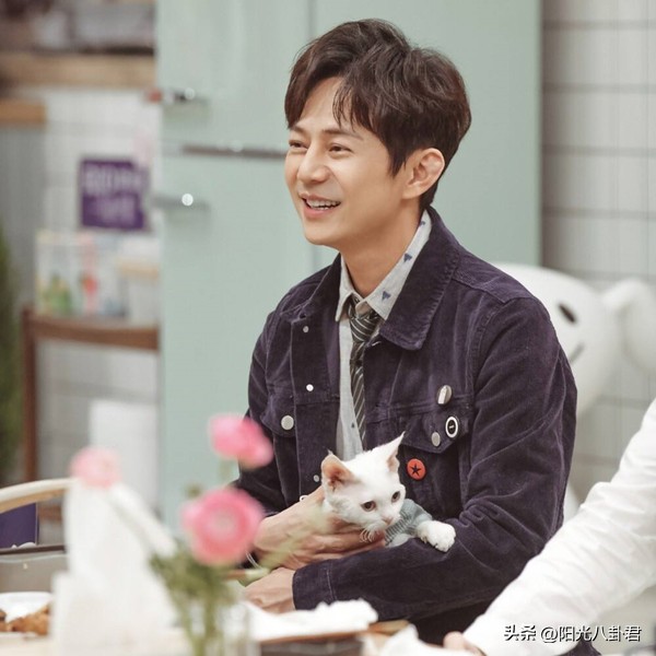 双腿细似竹竿，体型堪比纸片，内娱男星的审美真是太“畸形”了