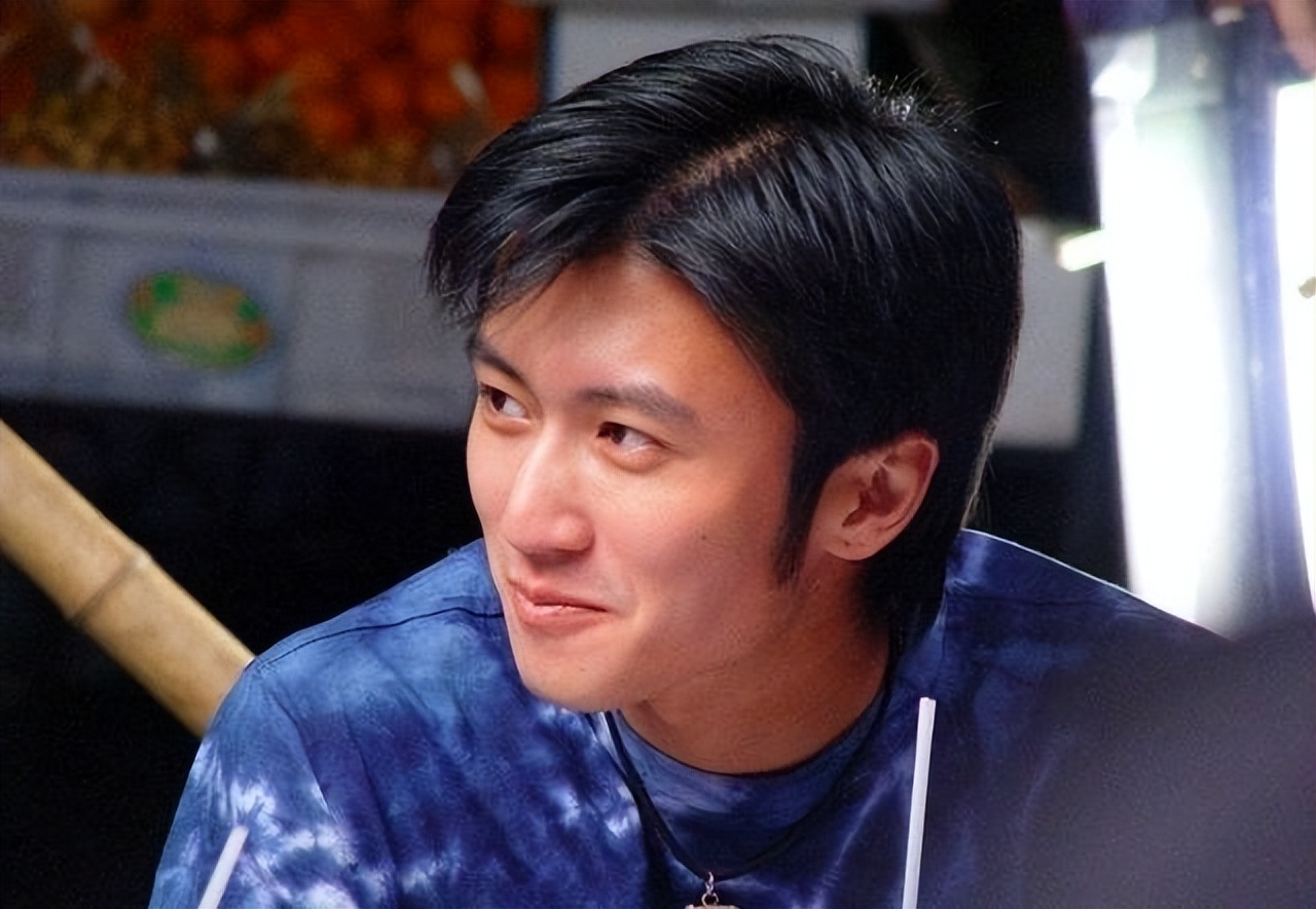 谢霆锋出道当歌手的时候,谢霆锋出道就做主角吗