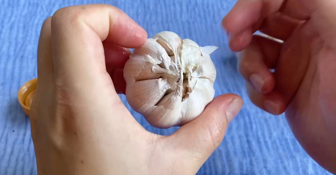 白醋放手上搓一搓有什么用,白醋倒在手心里有什么作用