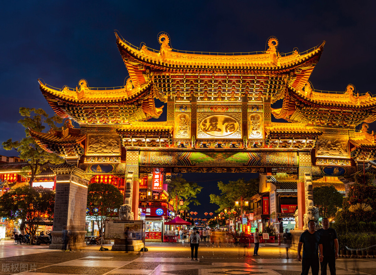 自驾从上海到昆明沿途旅游景点,大理和昆明之间有什么旅游景点