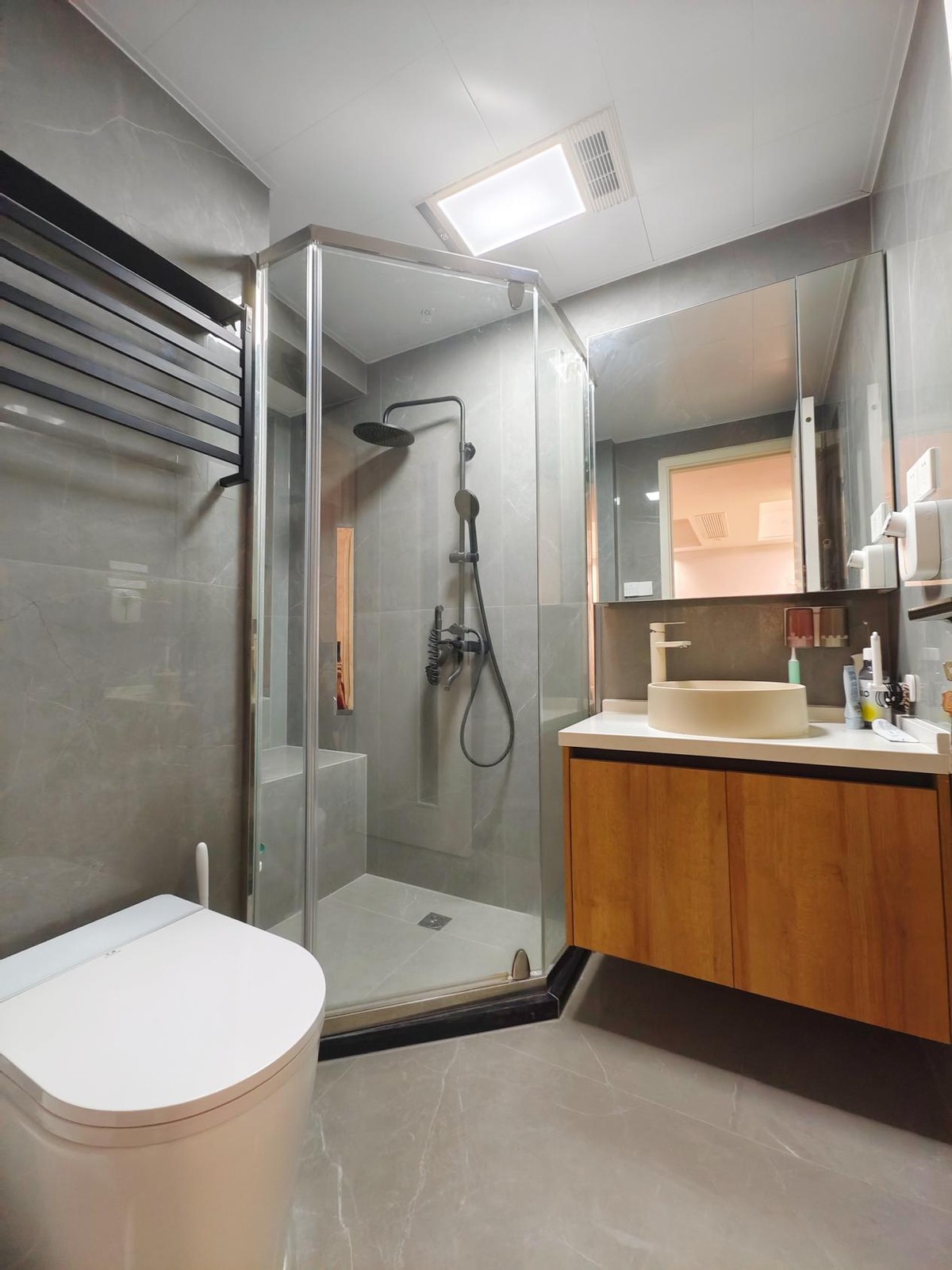 夏天浴室闷热安装什么浴霸,冬天洗澡装浴霸有用吗