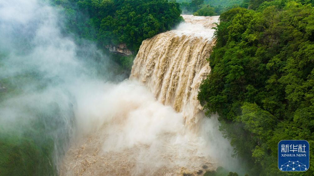 贵州黄果树瀑布水量大增景色壮观,贵州黄果树瀑布进入丰水期